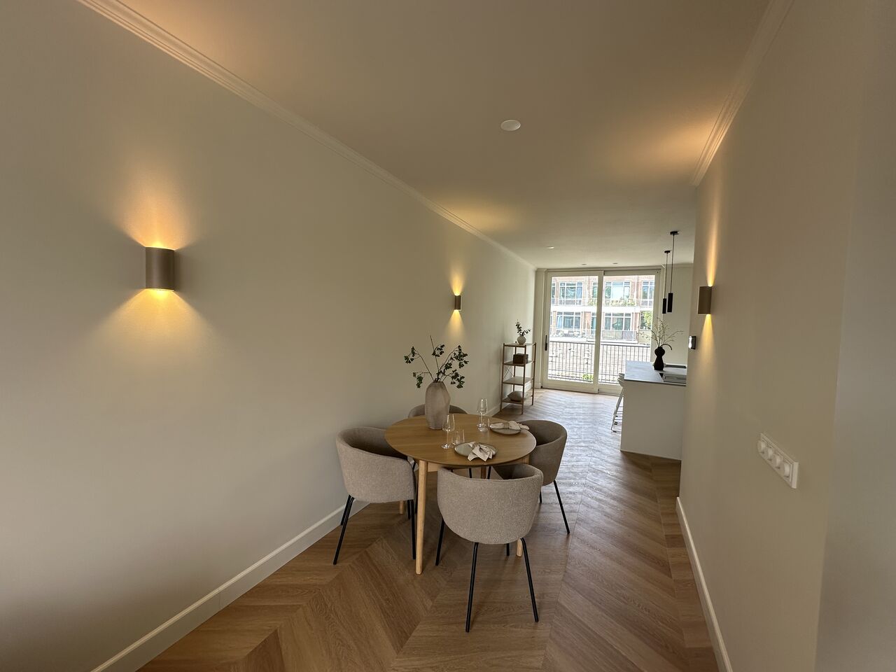 Gerenoveerde woon-eetkamer van een eengezinswoning in Rotterdam-Noord